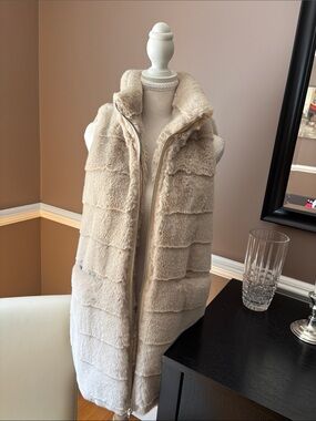 Fabulous Furs Cream Faux Fur Sleeveless Zip Vest
